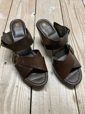 White Mountain Dark Brown Crisscross Buckle Heel Sandals